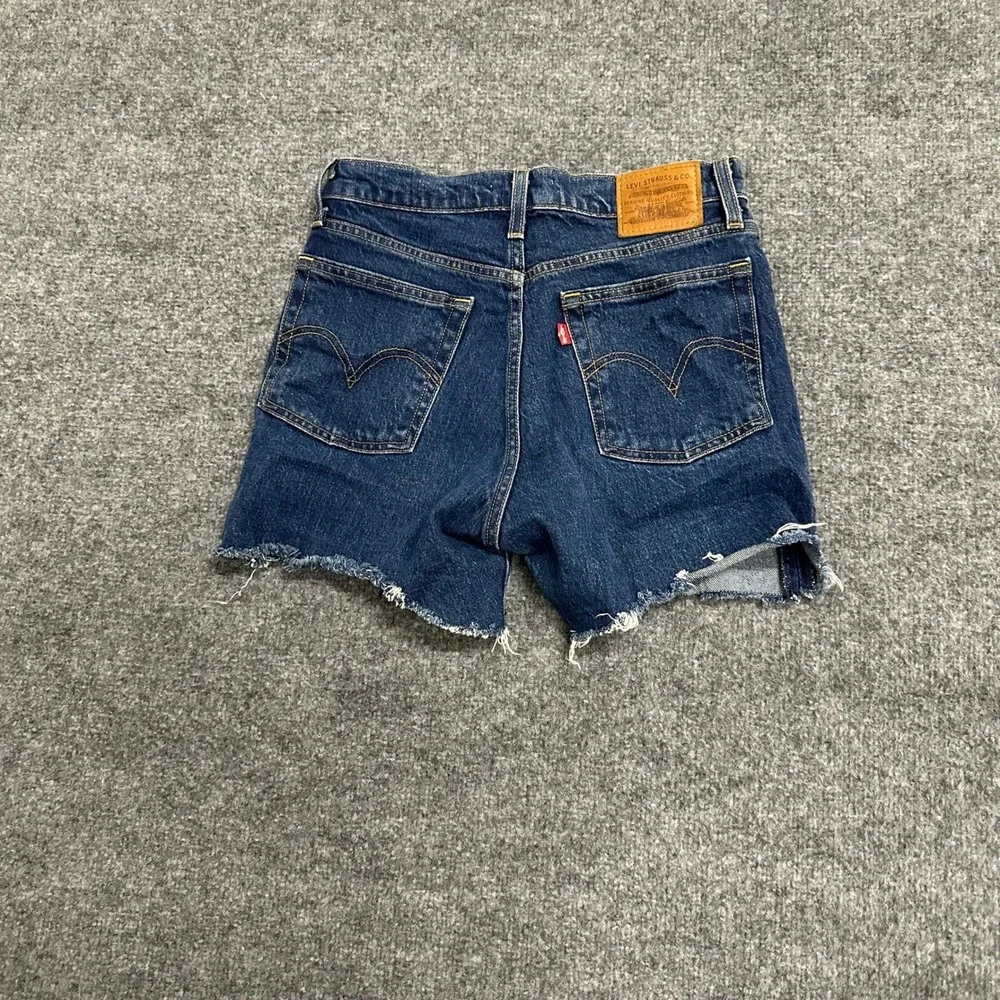 Levi's Shorts Womens Size 26 Blue Wedgie Straight Raw Hem Denim High Rise Casual